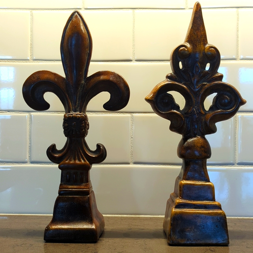 VTG ATTILA'S SET OF 2 FLEUR DE LIS CARVED WOOD HOME DECOR